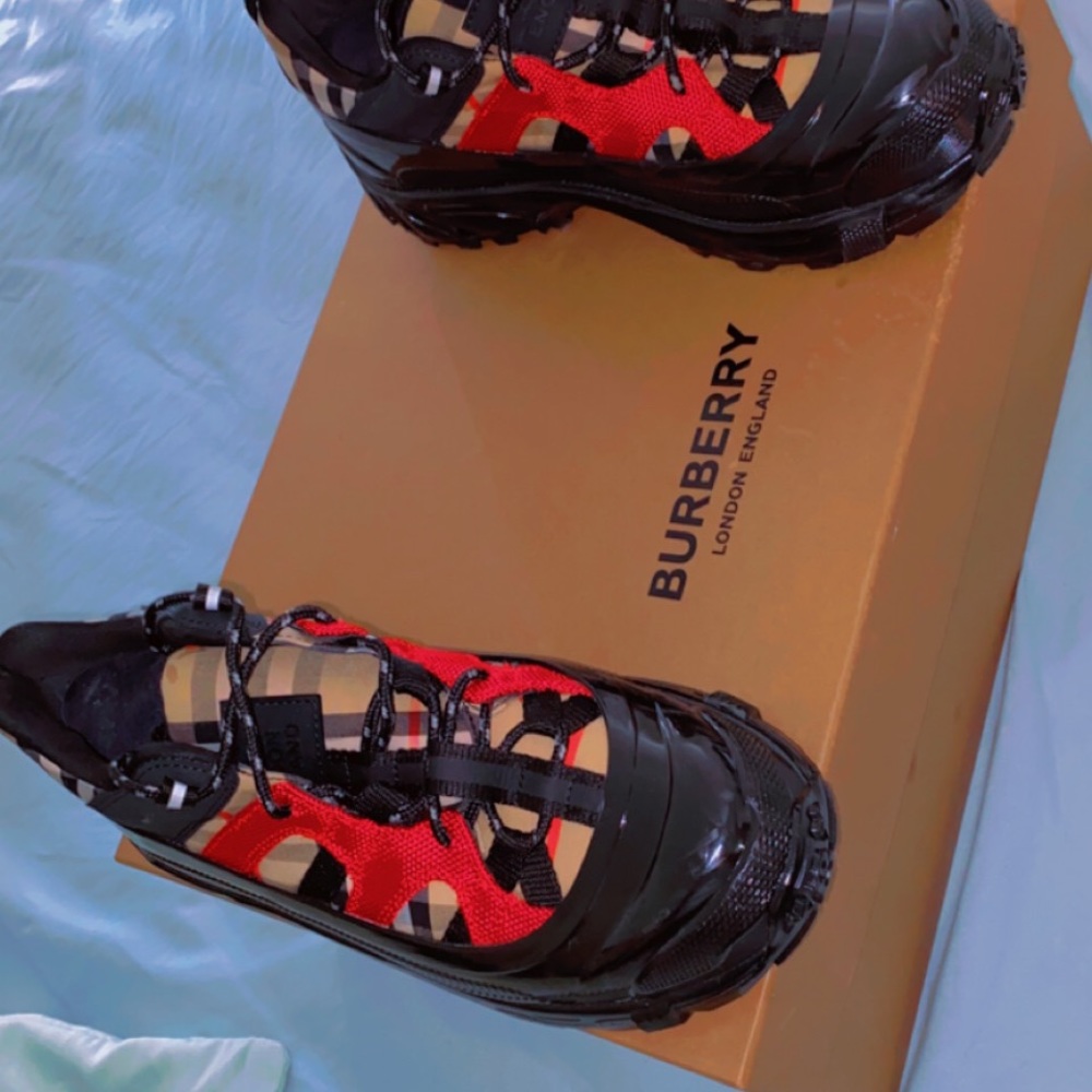 Women Burberry shoes